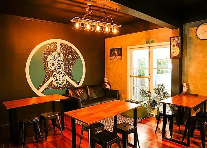 Crashpalace Backpackers Hotel 4*